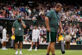 Tennis: Djokovic puzzled as leaf-blowers needed at slippery Wimbledon